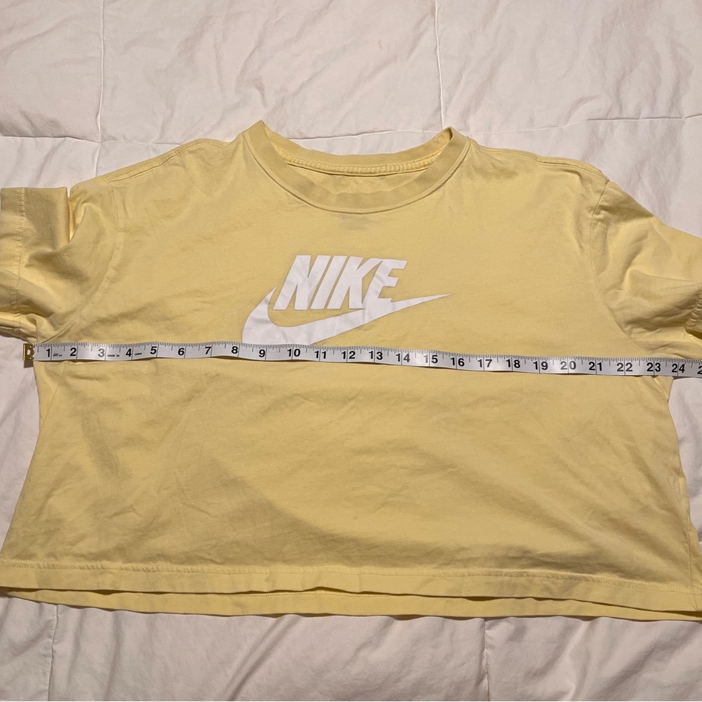 Nike Women's Butter Yellow Relaxed Fit Short Sleeve Crop Top Size XLarge - Picture 4 of 7